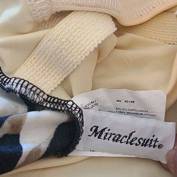 Miraclesuit One Piece Swim Suit Black Tan & Off White Palm Leaf Print Size 14 - Picture 9 of 13